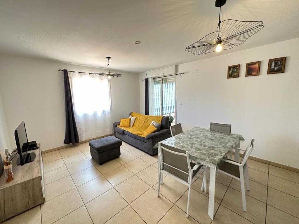 Appartement T3 Proche Aeroport Et Nordev Sainte-Clotilde Екстериор снимка